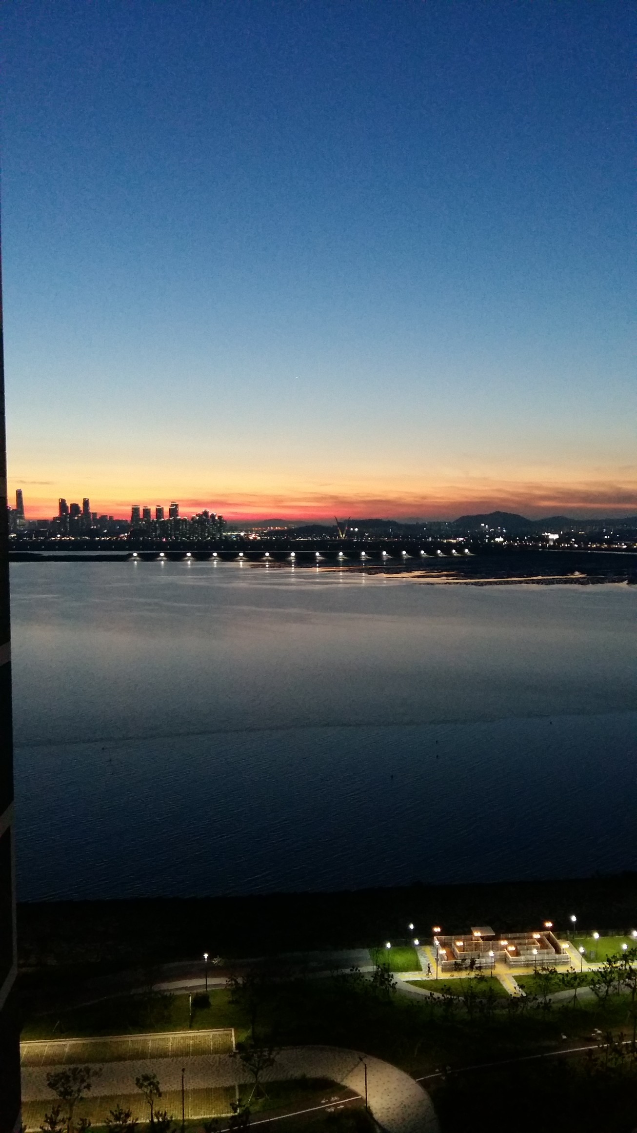 한라비발디캠퍼스1차의 이야기 | 체육관에서 농구하고, 헬스장에서 웨이트트레이닝 하고 나서 사우나 가