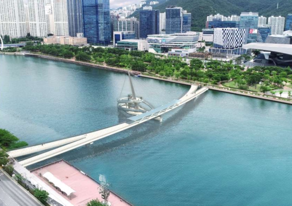 현대의 이야기 | 수영강 휴먼 브릿지 상판 거더 설치공사 착수